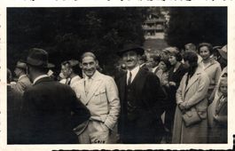 Foto: Menschengruppe im Freien (C. Brandt, Phot., Arosa)
