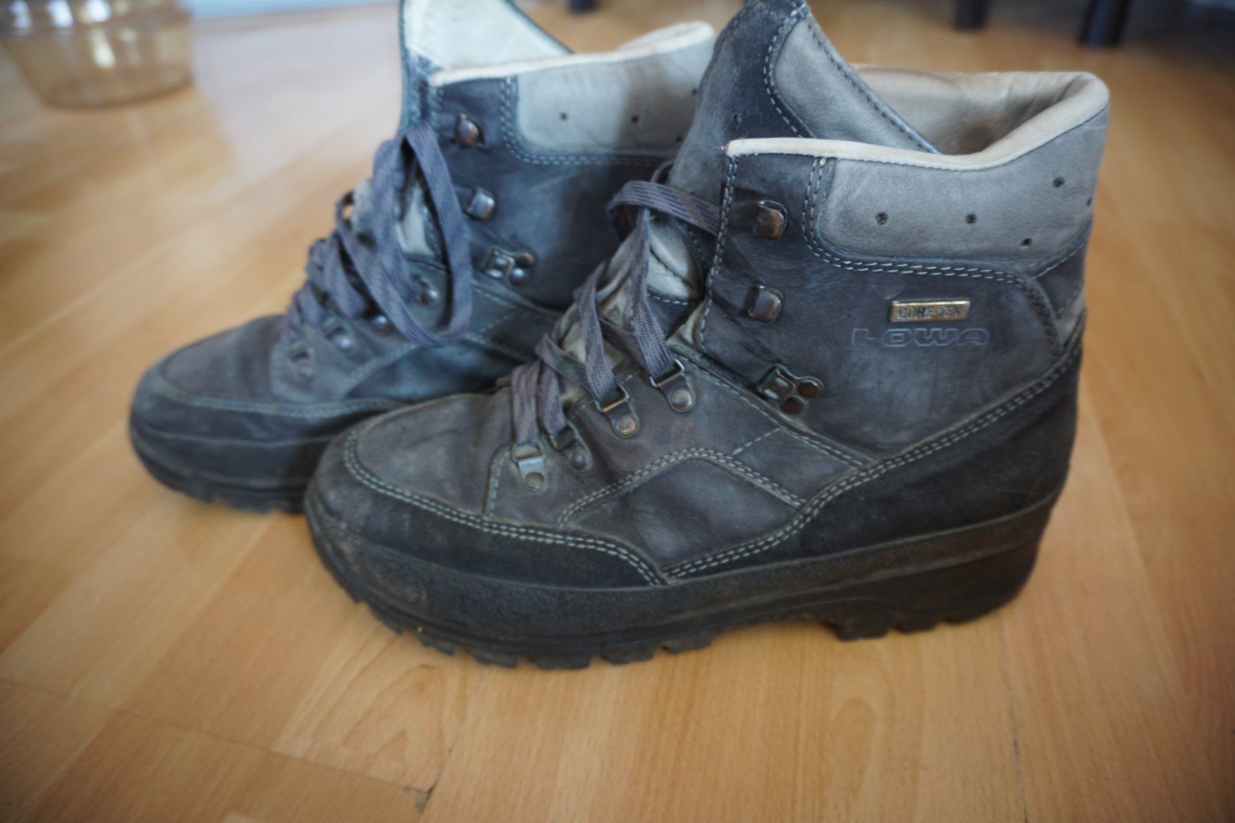 Lowa Scarpe da uomo: Robuste Wanderschuhe von Lowa Gr. 44,5 – Usato da Zürich venduto da einalemjena 3
