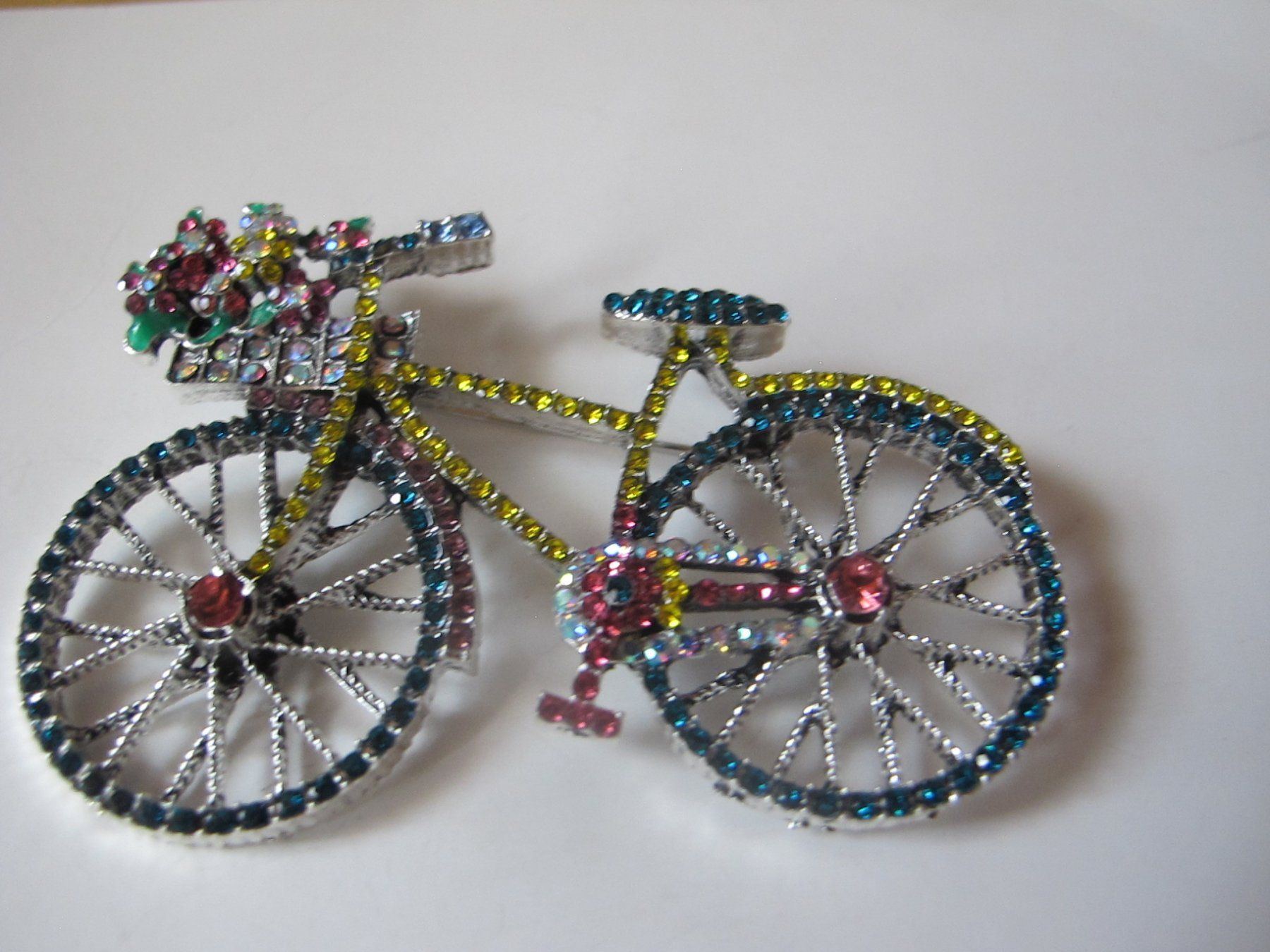 Spille & Fermagli: Bunte Brosche Fahrrad Strass – Nuovo (secondo la descrizione) da Löhningen venduto da Chimae67