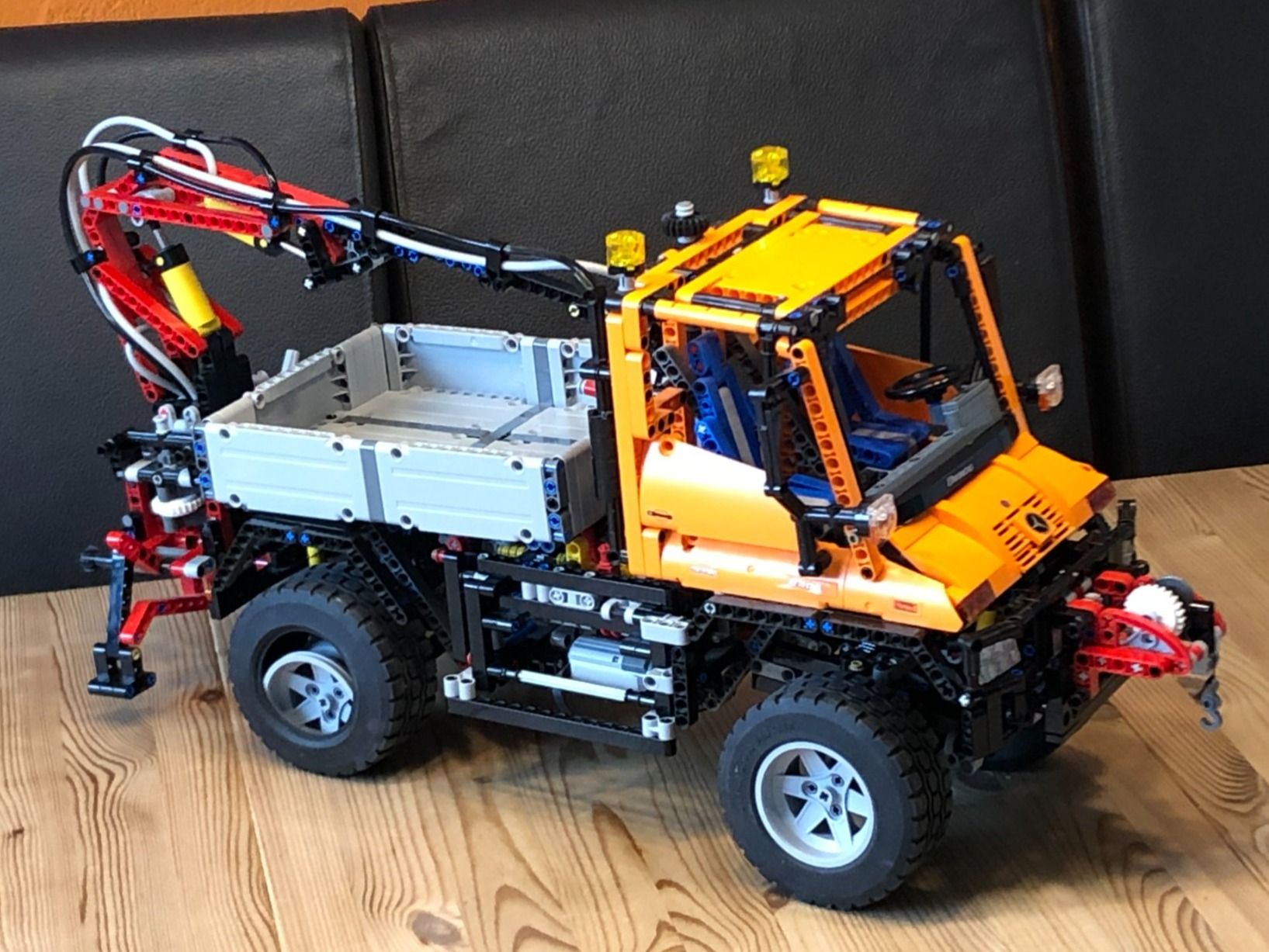 Lego Spielzeuge: LEGO Technic 8110 Unimog U400 – Gebraucht aus Jona von  3