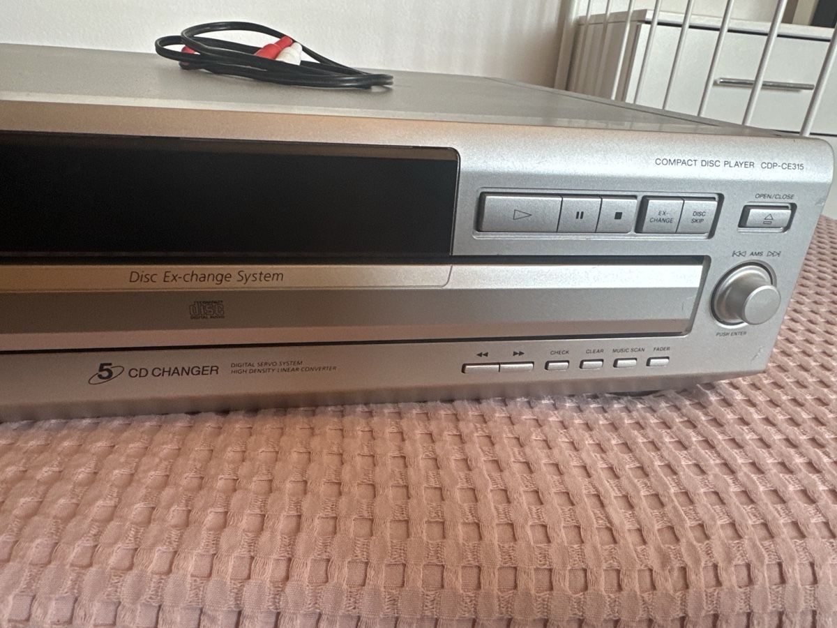 CD: Sony 5 Cd changer CDP-CE 315  – Usato da Hitzkirch venduto da cla_2llc 2