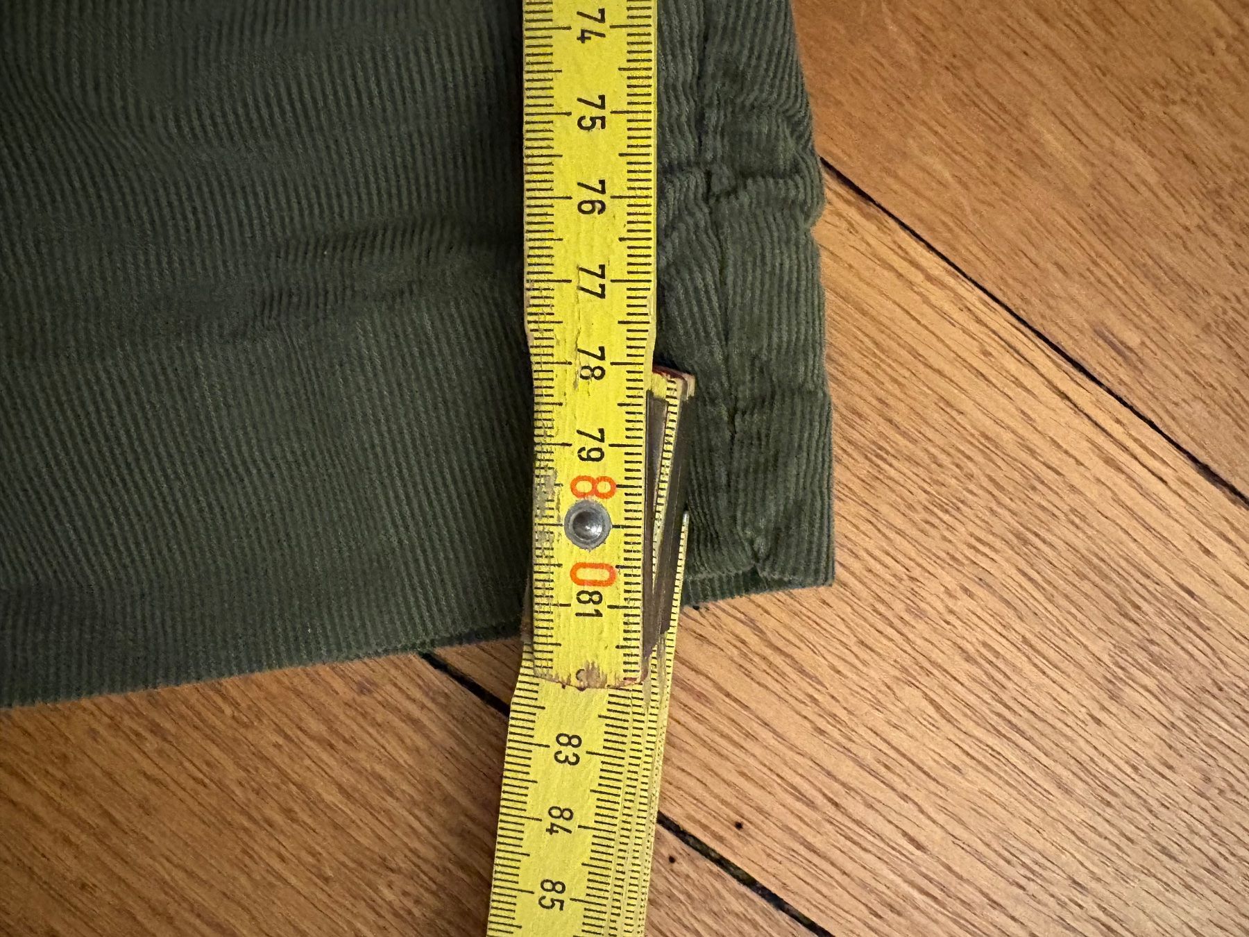 Cos Pantaloni: Barrel Cordhose von COS, Gr. 34 – Usato da Zürich venduto da triangular 4