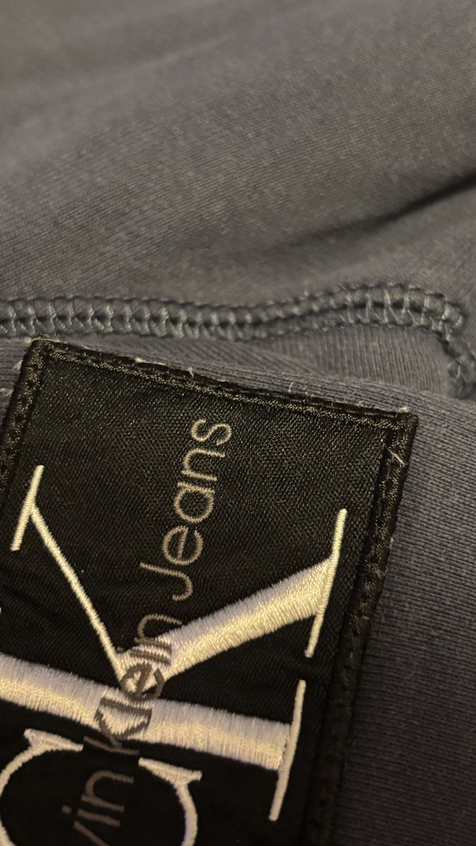 Calvin Klein Maglioni & Felpe: CALVIN KLEIN SWEATSHIRT DUNKELBLAU – Nuovo (secondo la descrizione) da Dörflingen venduto da J3rom3 3