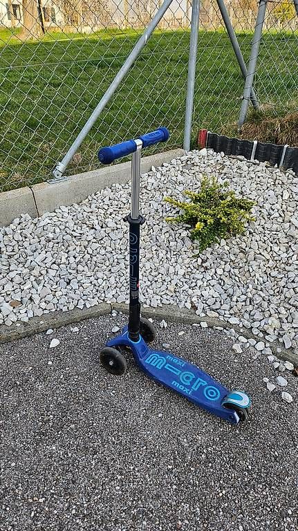 Micro Kickboard: Trottinette Micro Maxi Deluxe Foldable LED parfait état – Usato da Froideville venduto da Sergio80 1