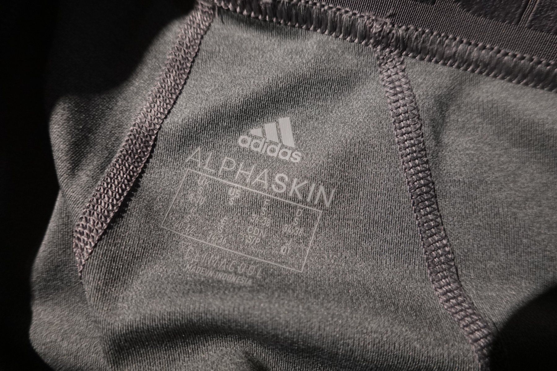 Adidas Leggings: Adidas Sporthose S 3/4 grau – Usato da Hausen AG venduto da nordost 1
