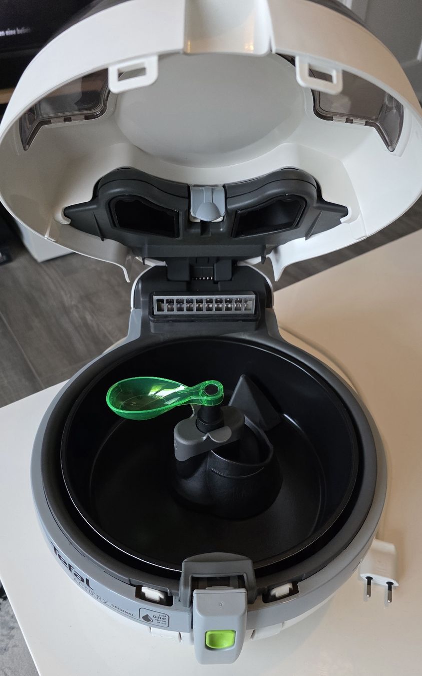 Tefal Elettrodomestici da cucina: Tefal Actifry Heissluftfritteuse gebraucht – Usato da Biel/Bienne venduto da Fely98 2