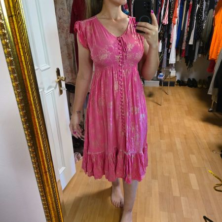 Sommerliches Kleid in Pink mit Goldmuster, Grösse 38/40