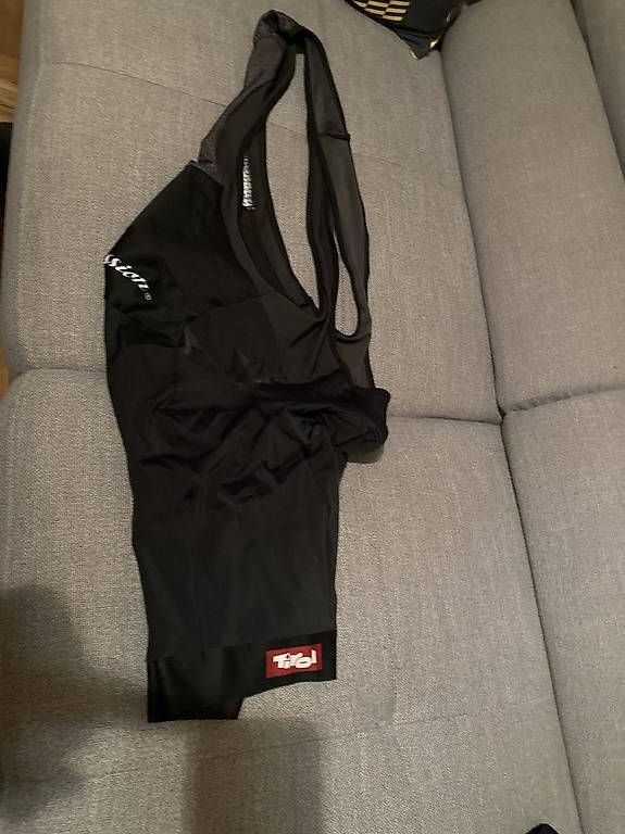 Leibchen & Hosen: Cuore Velo bib XL – Gebraucht aus Greppen von chr_22d9