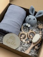 Baby Geschenkset – Musselintuch, Kuschelhase & Holzspielzeug