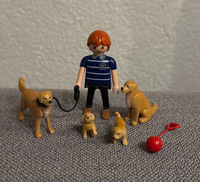 Spielzeuge: Playmobil Mann mit Hunden – Gebraucht aus Sarnen von Sejosa15