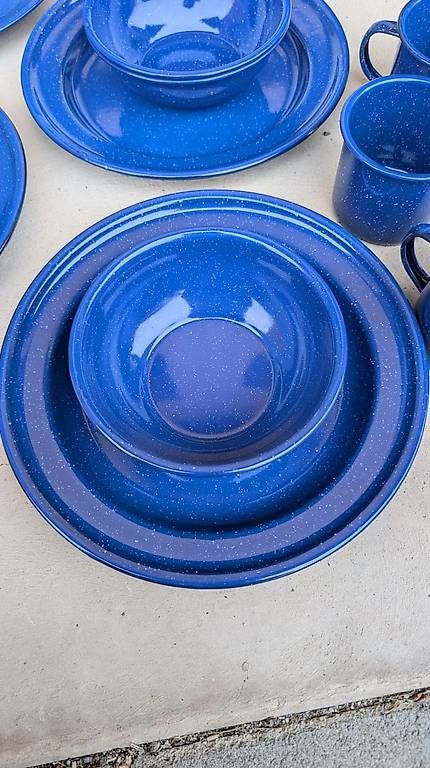Geschirrsets: Camping Geschirr Emaille 12-teilig blau – Gebraucht aus Möriken AG von  2