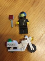 Lego Polizei mit Kelle und Motorrad