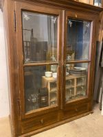 Antike Vitrine