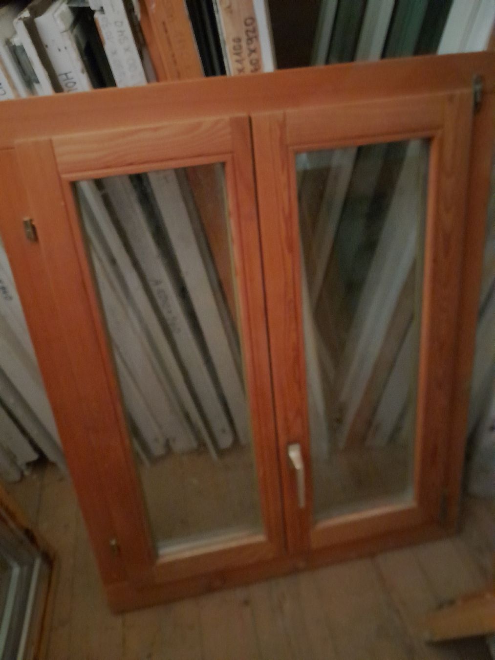 Fenêtres: Fenster – D'occasion à Marbach LU par san_8kt5