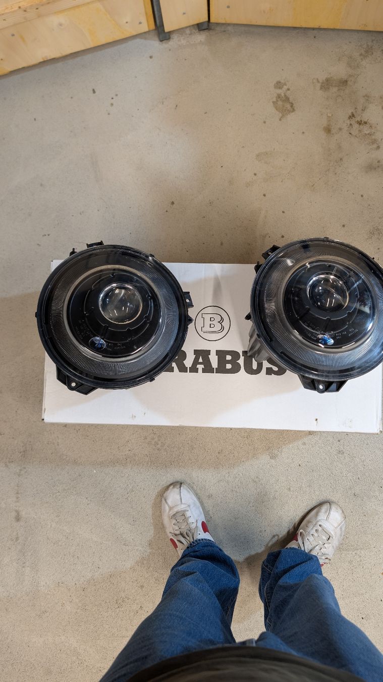 Brabus Tutti pezzi di ricambio auto: G-Klasse W463 Brabus Scheinwerfer schwarz – Usato da Zürich venduto da Evil80