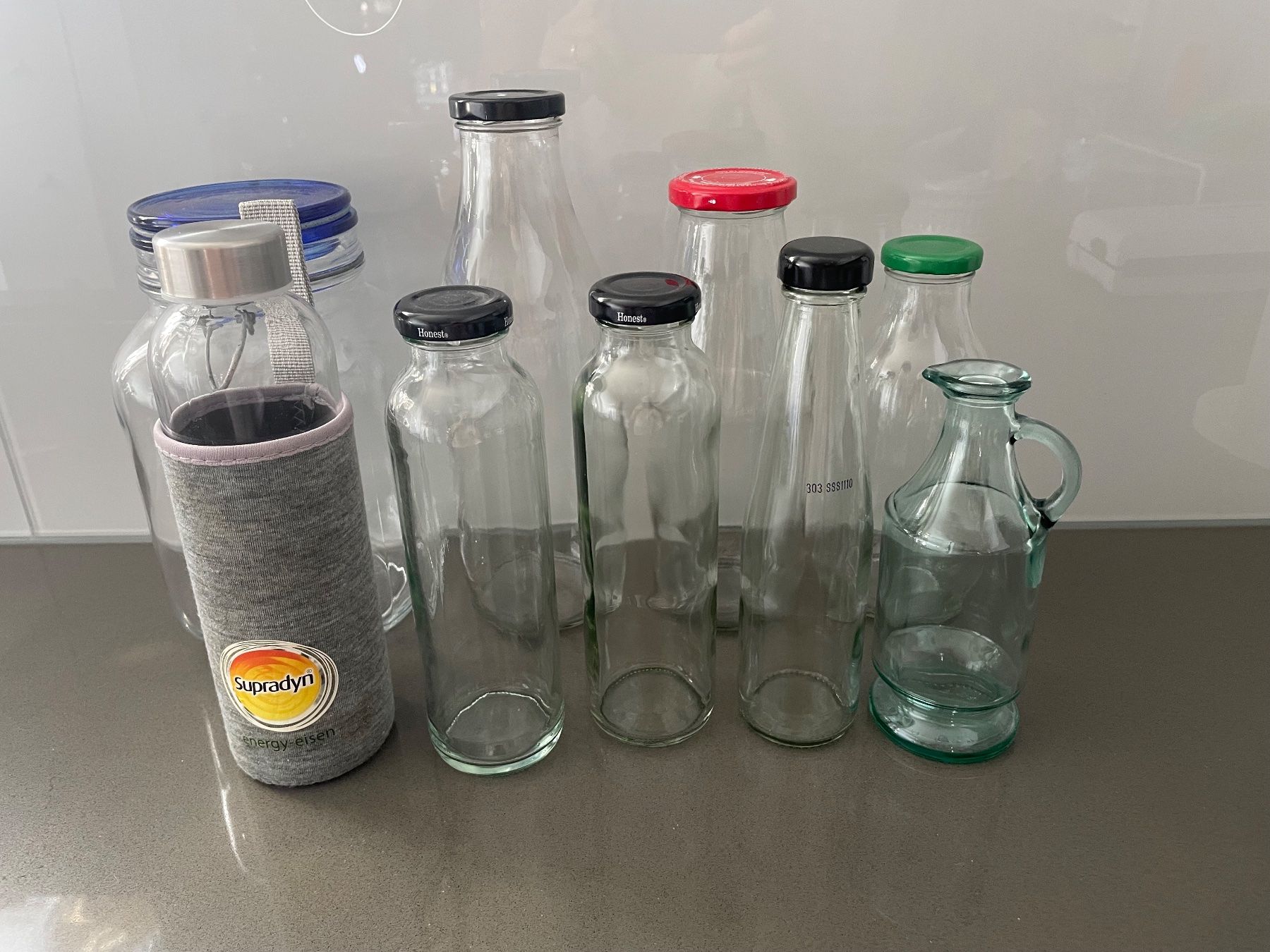 Apparecchiature e tecnologia a gas: Glasflaschen Set gemischt Flaschen Gläser gebraucht – Usato da Winkel venduto da Kade50