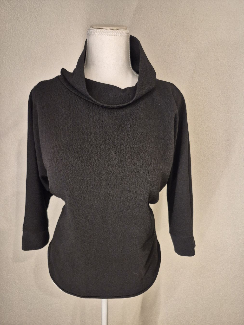 Tops: Elegantes Top, schwarz, Grösse M, Yendi – Neu (gemäss Beschreibung) aus La Neuveville von Vestiaire_2011