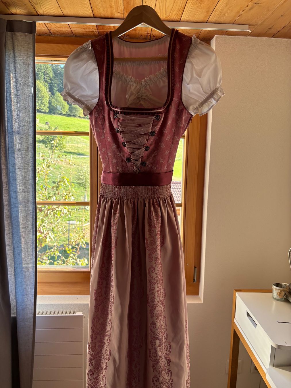 Vestiti: Dirndl Landhaus Kollektion – Usato da Utzigen venduto da lar_gdt6 1