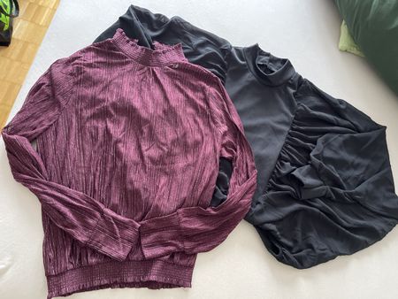 2 tolle Oberteile, schwarz + Bordeaux, Gr. L