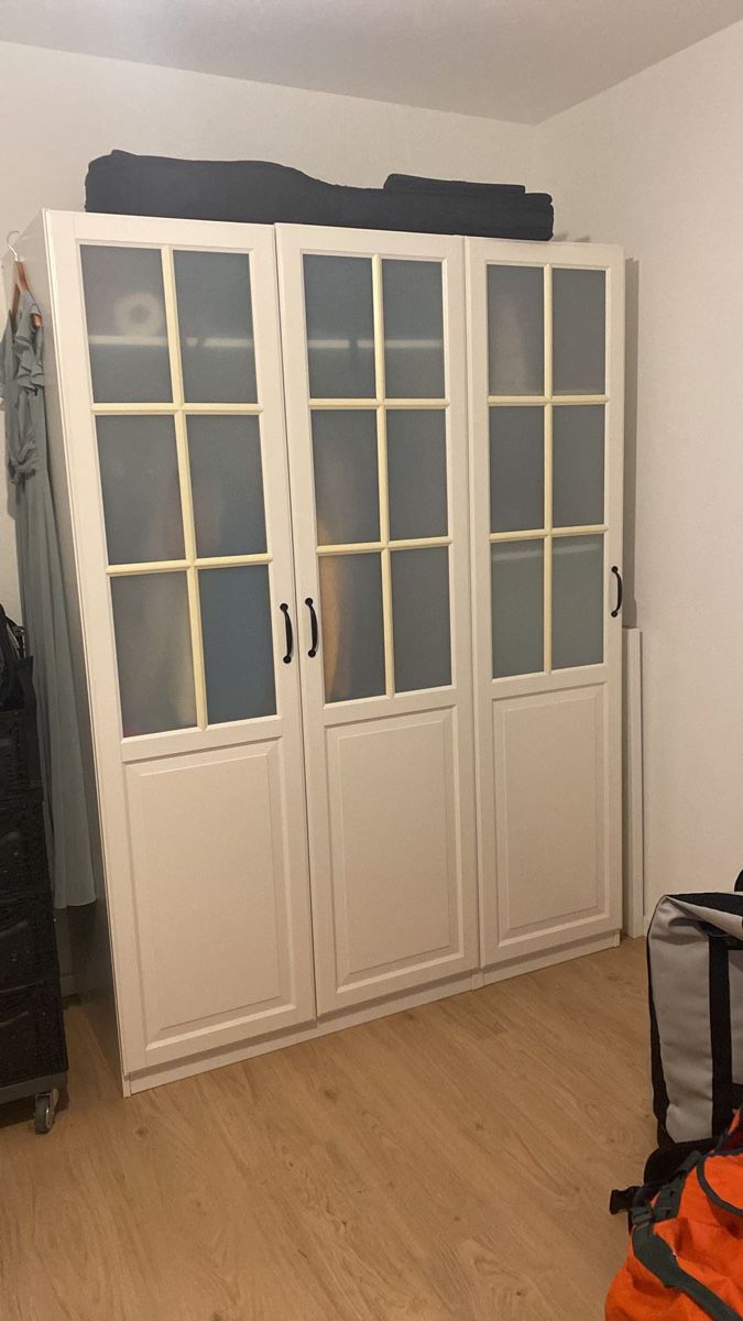 Schränke: weisser Schrank – Gebraucht aus Berikon von cel_88c6