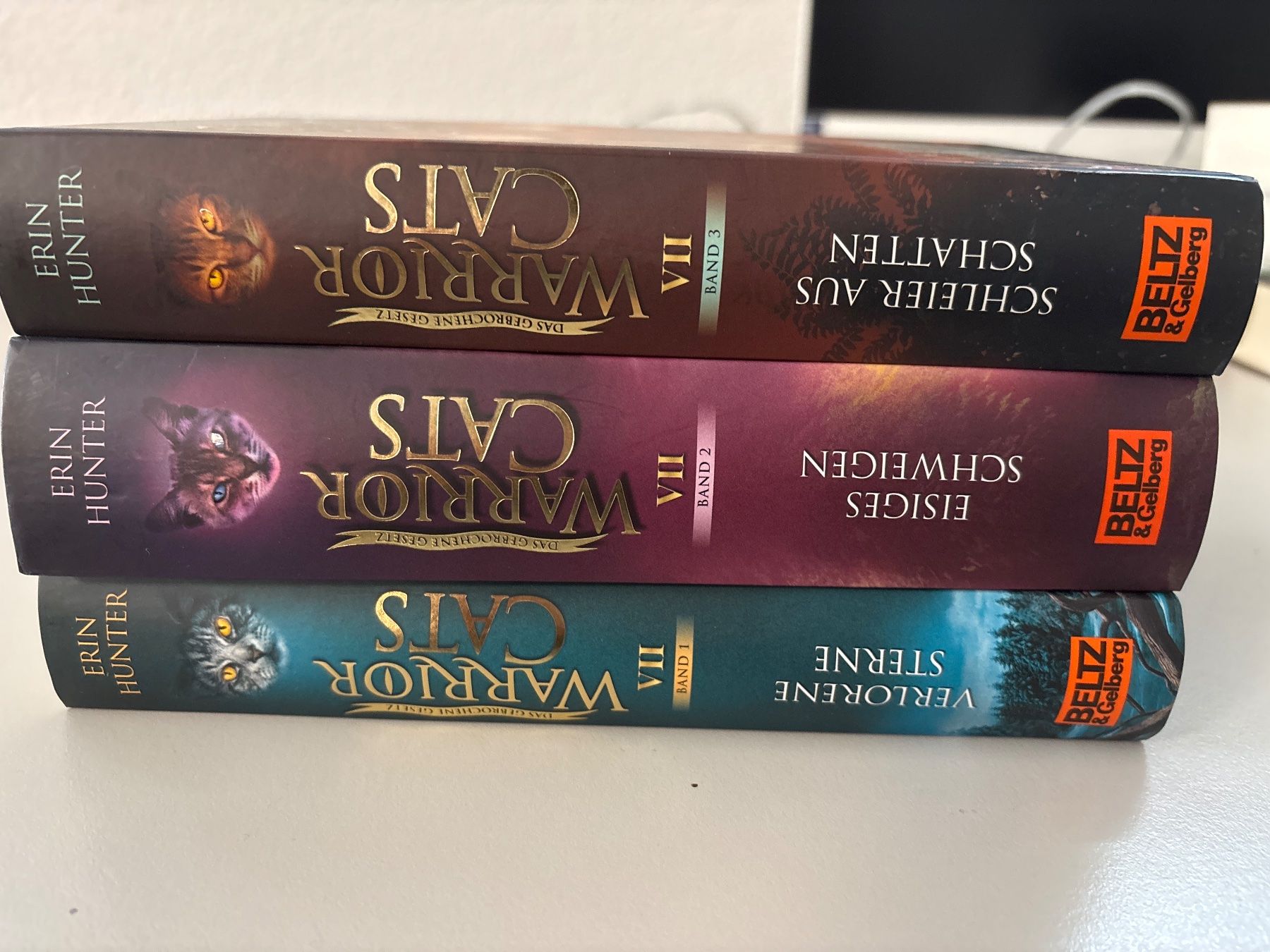 Libri: Warrior Cats Staffel 7 Band 1-3 – Usato da Hunzenschwil venduto da ede_h8tt