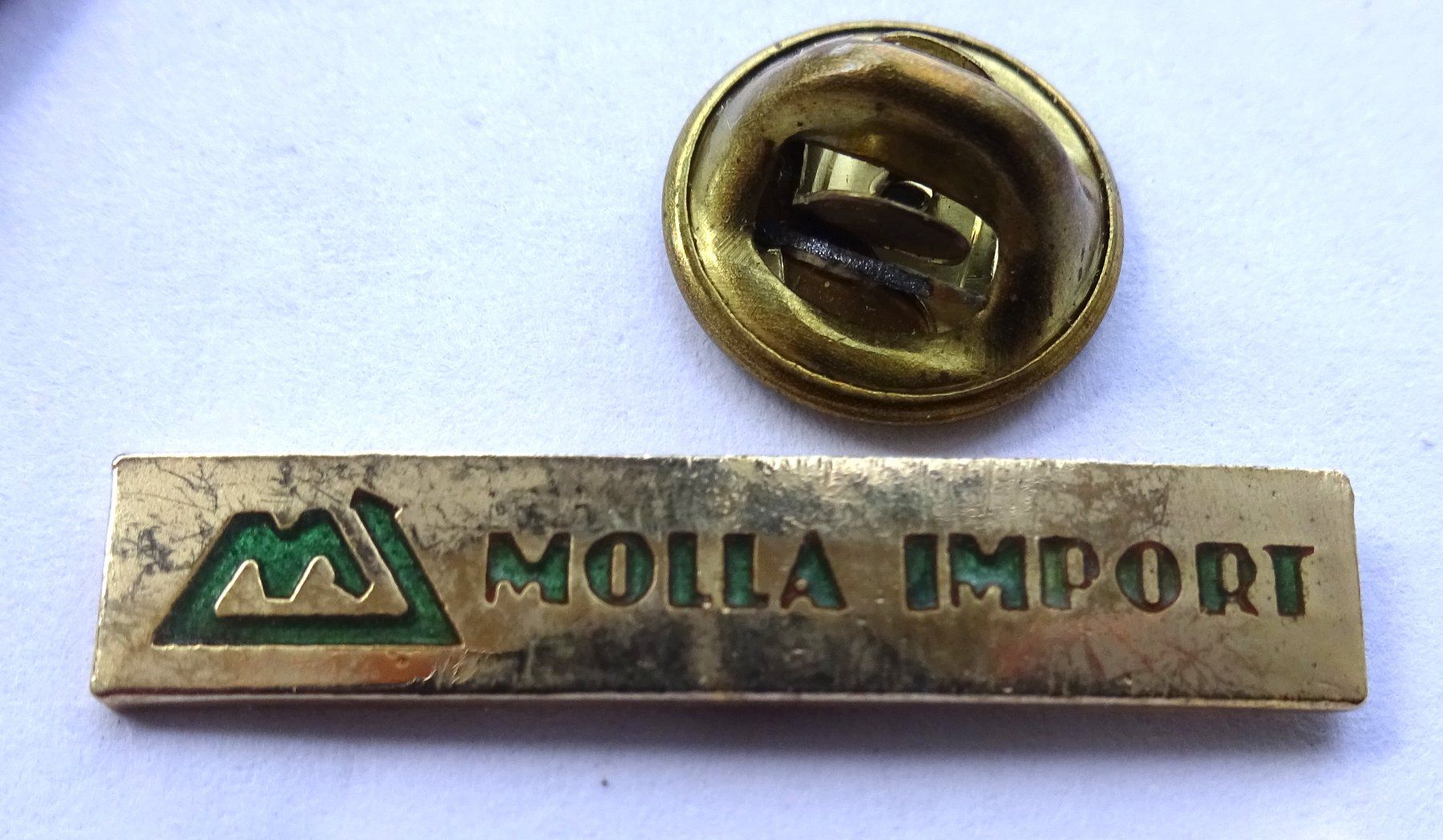 Plaketten & Abzeichen: Pin  M  MOLLA IMPORT – Gebraucht aus Utzenstorf von BUtter81