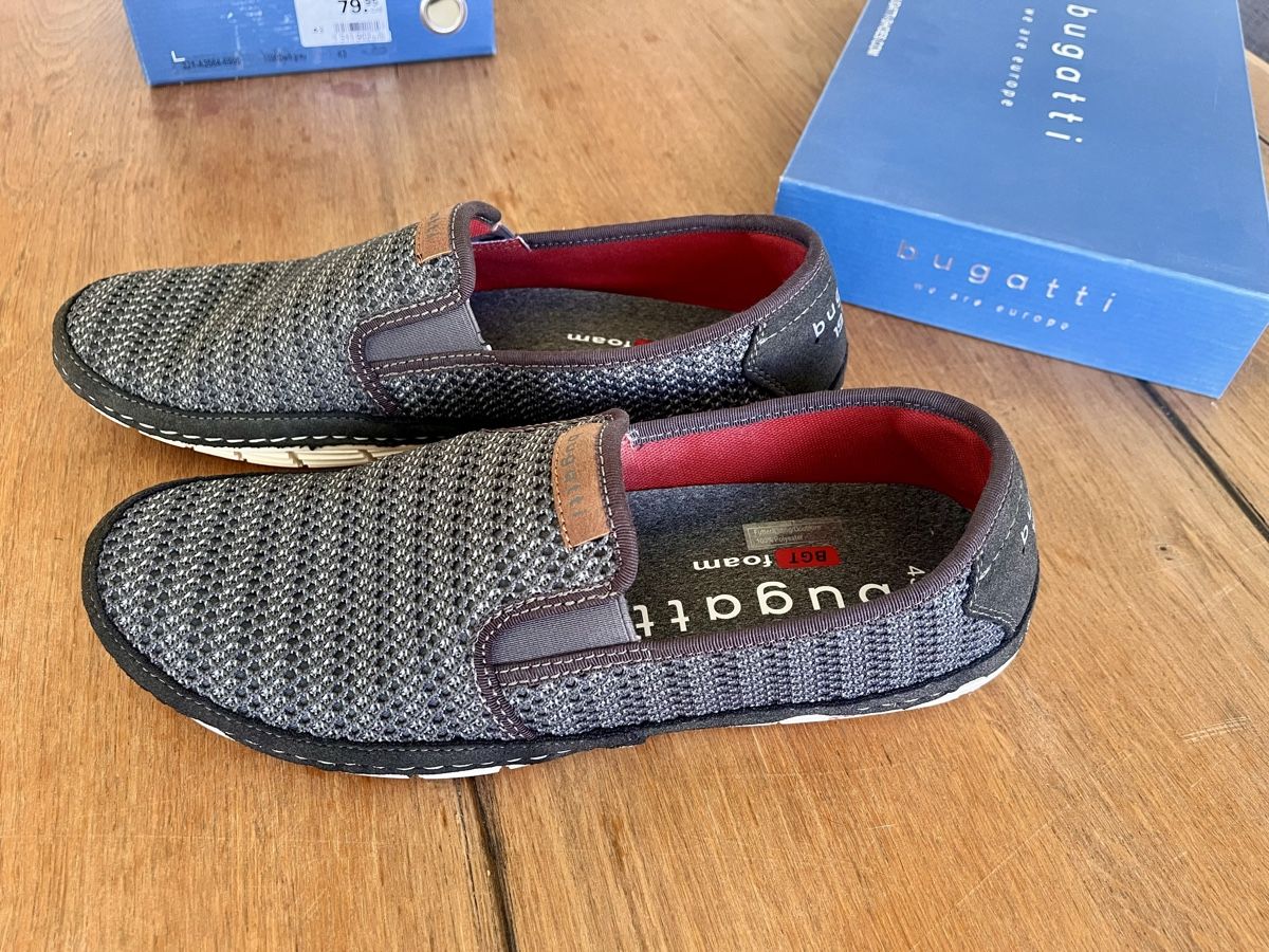 Bugatti Scarpe da uomo: Bugatti Slipper Gr. 43, ungetragen, neu – Nuovo e nell'imballaggio originale da Oberengstringen venduto da boj_9p7y 1