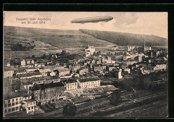 Foto & Poster: Algringen, Zeppelin über dem Ort am 31. – Usato da Berlin venduto da bartko-reher
