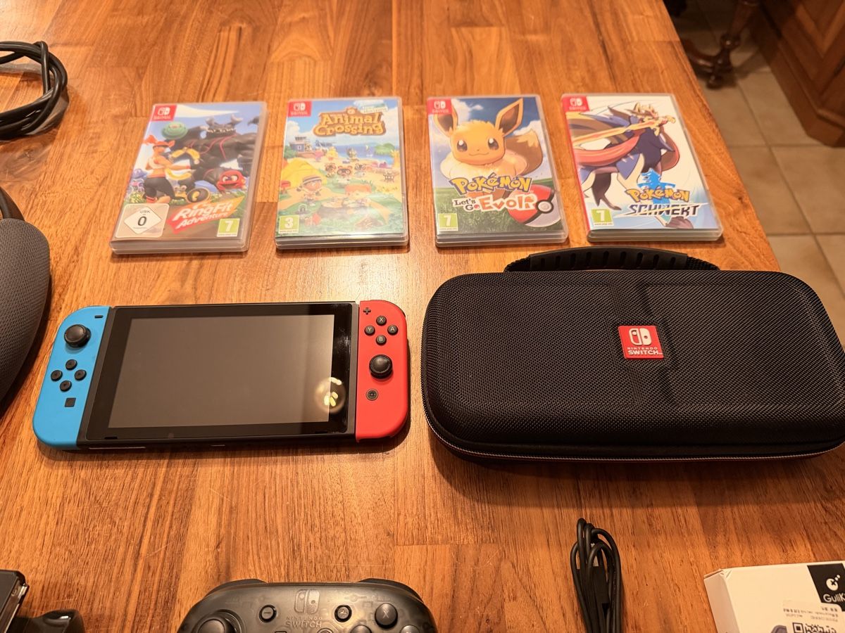 Nintendo Consoles: Nintendo Switch Set + 2 Pro Controller + 4 Spiele – D'occasion à Malters par Sephiroth2th 2