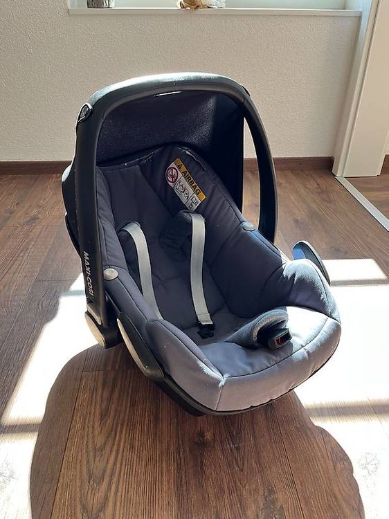 Maxi-Cosi Sièges auto: Maxi Cosi Pebble Plus Babyschale mit Einlage – D'occasion à Alchenstorf par v.dean 1
