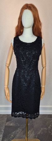 Kleid mit Strassstickerei