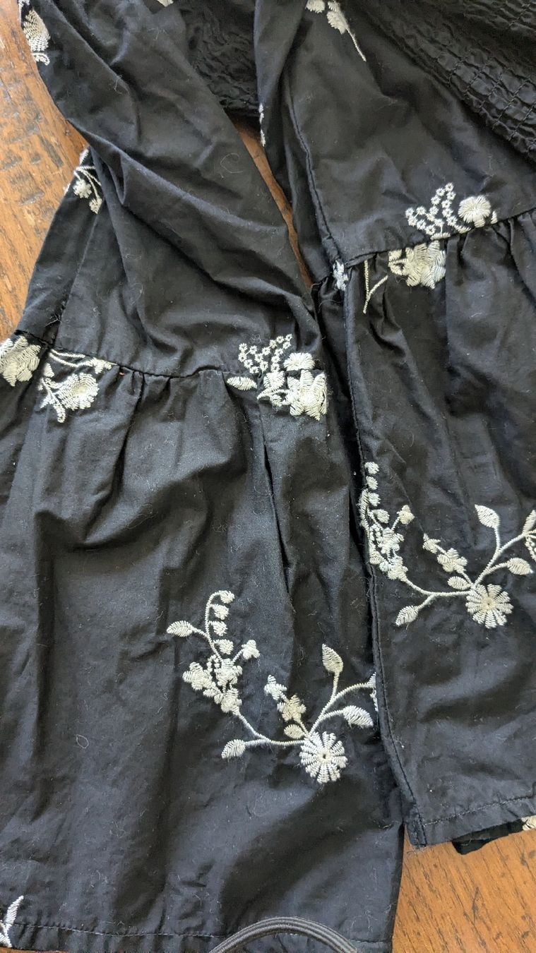Kleider: Kleid mit bestickten Ärmel M – Gebraucht aus Emmenbrücke von dragonfly_8 5