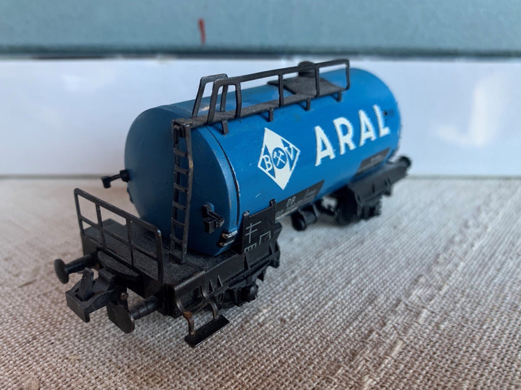 Trix Modelleisenbahnen: 4 Aral Tankwagen Trix H0 – Gebraucht aus Volketswil von zwitsch33 4
