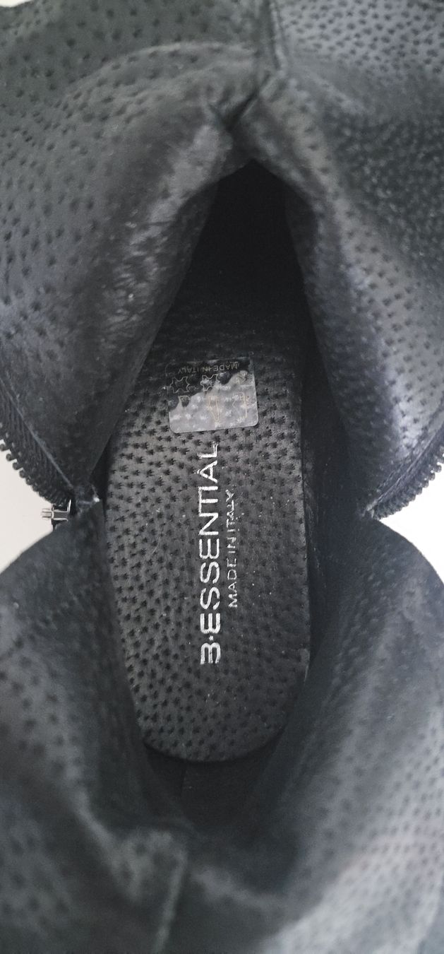 Damenschuhe: B Essential Stiefeletten Gr. 39  – Gebraucht aus Luzern von TausendD 4