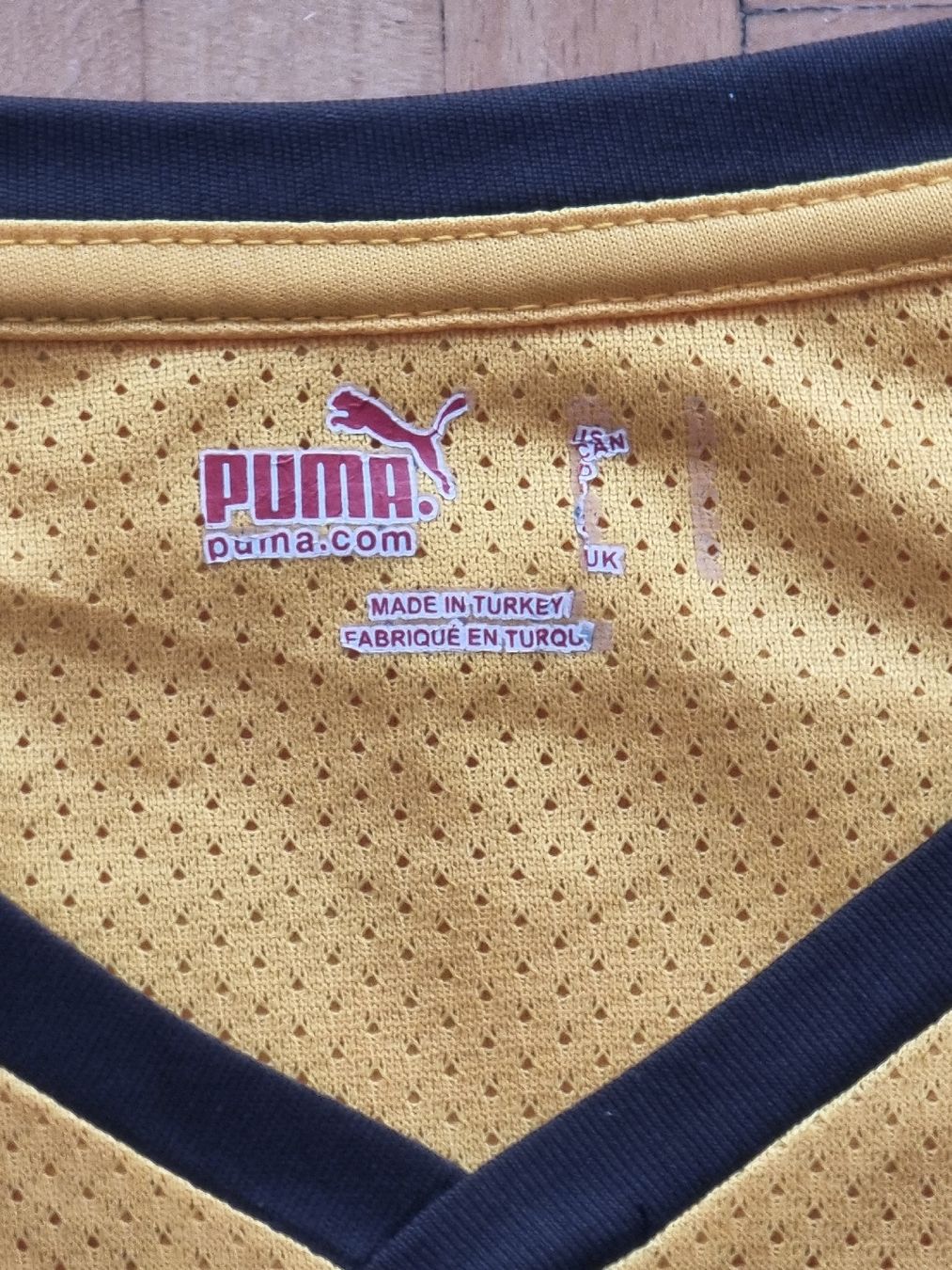 Young Boys Canottiere & Pantaloni: Young Boys 2009-2010 Heimtrikot – Usato da Suhr venduto da SariLacivert1907 2