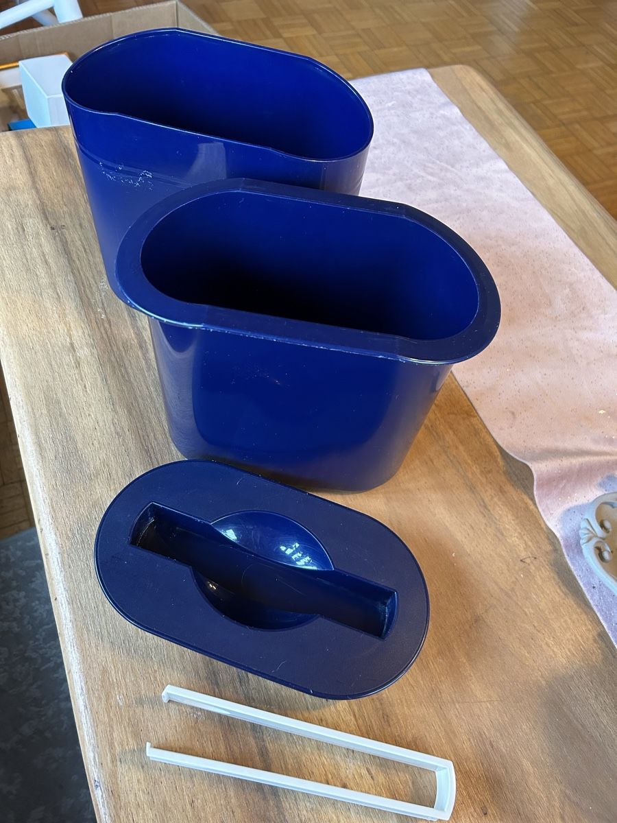 Tupperware Contenitori & Simili: Tupperware Eisbehälter blau – Usato da Merenschwand venduto da Jacqueline99 1