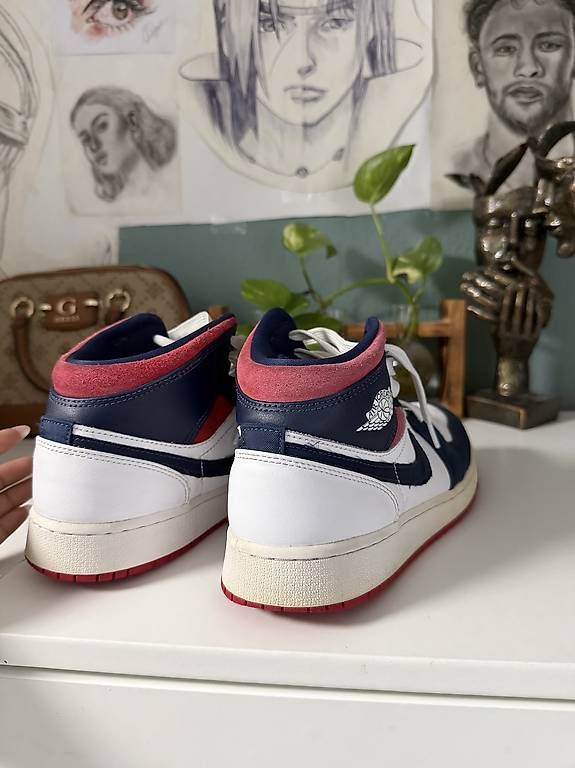 Chaussures hommes: Nike Air Jordan 1 Mid – D'occasion à Hölstein par Pivu 3
