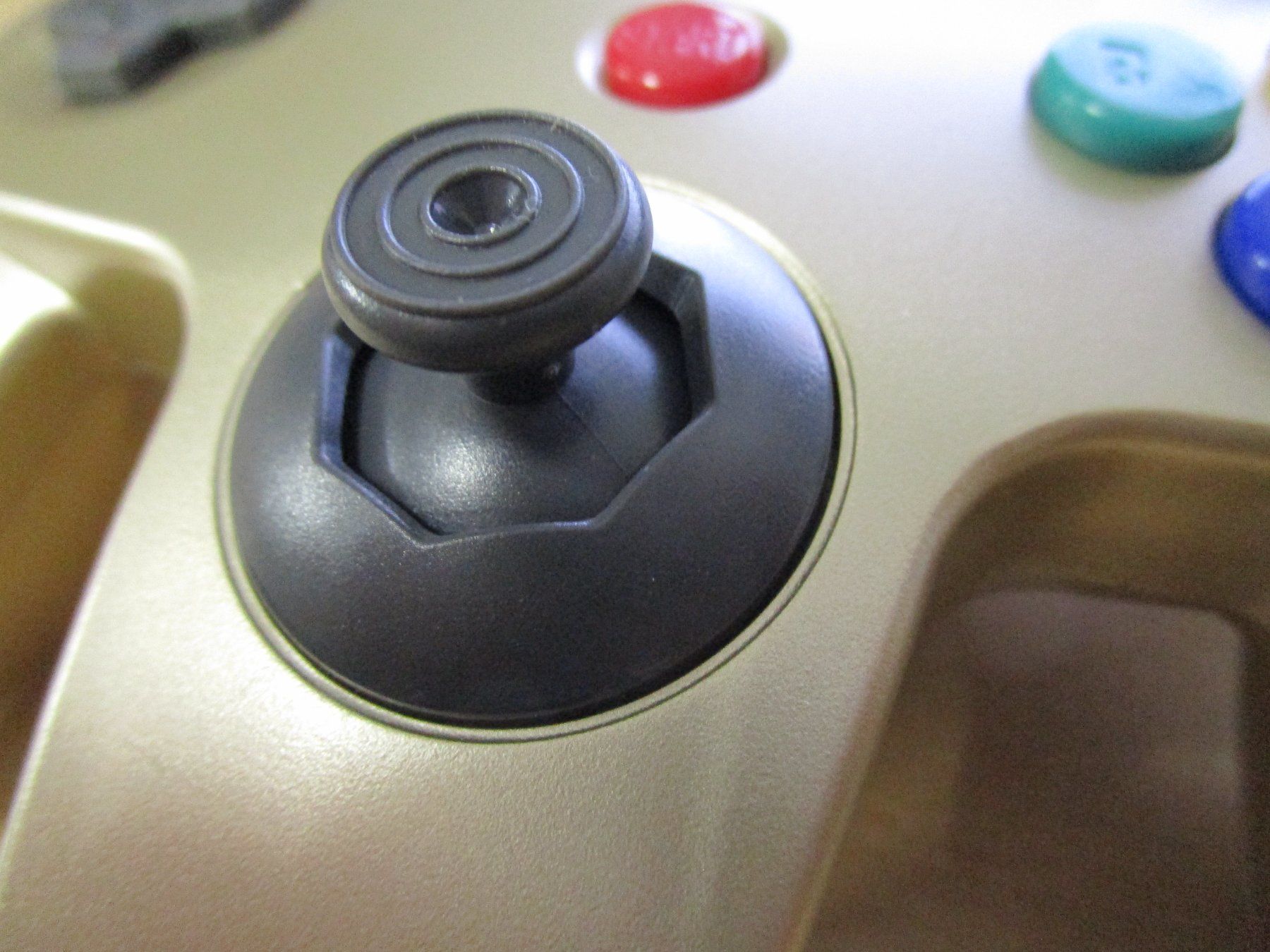 Controller: Nintendo 64 Controller - Farbe gold - Neuware N64 Pad Joypad – Nuovo (secondo la descrizione) da Goldau venduto da agestuffer 1