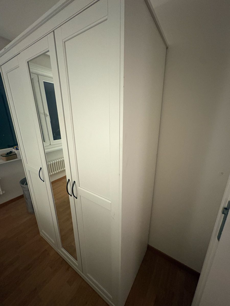 Ikea Armadi: White Wardrobe with Mirror, Three Doors, Used Condition – Usato da Adliswil venduto da han_2zjd 4