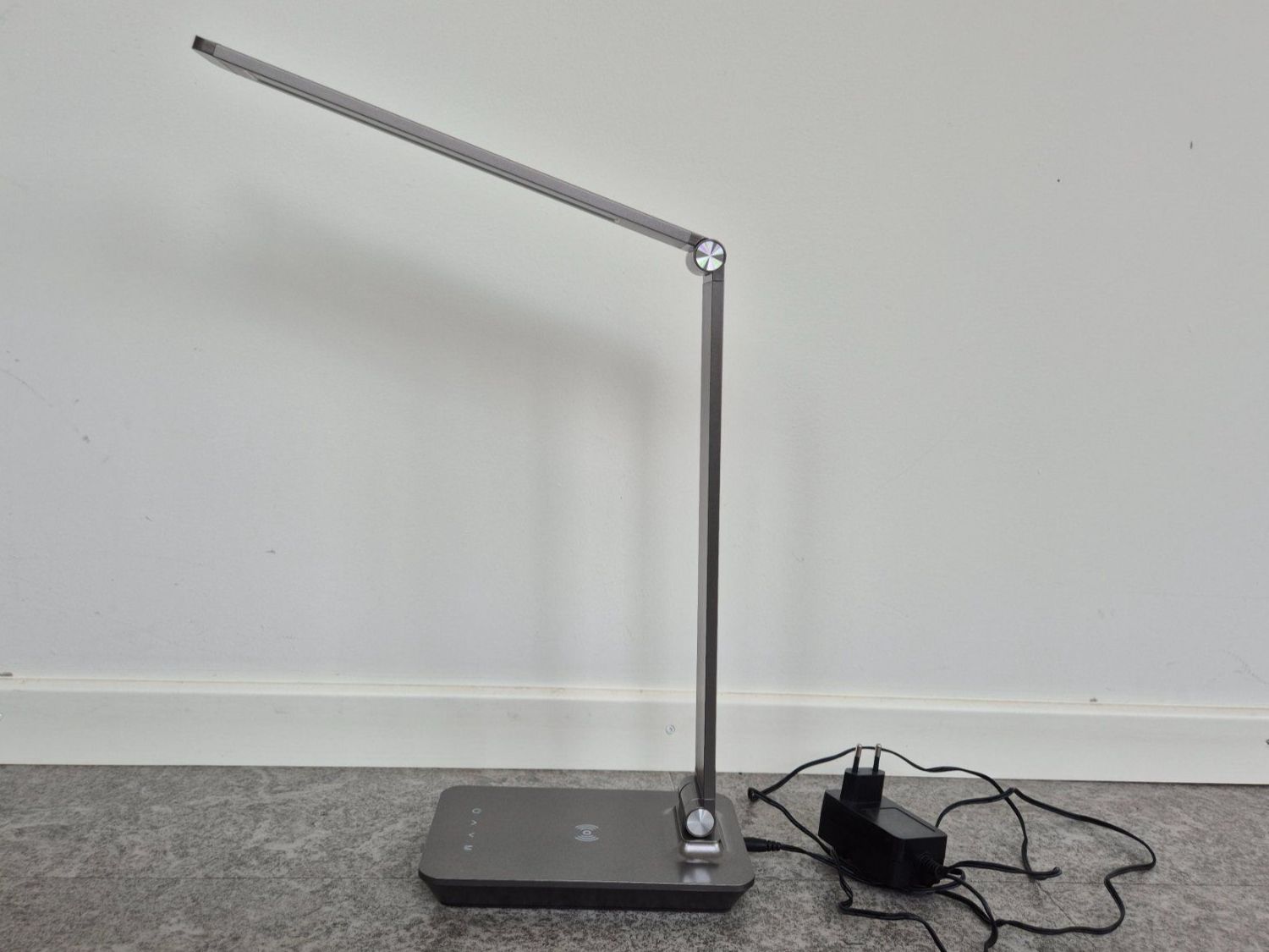 Lampen: LED-Tischlampe 7W mit wireless charging – Neu (gemäss Beschreibung) aus Sissach von mondilux