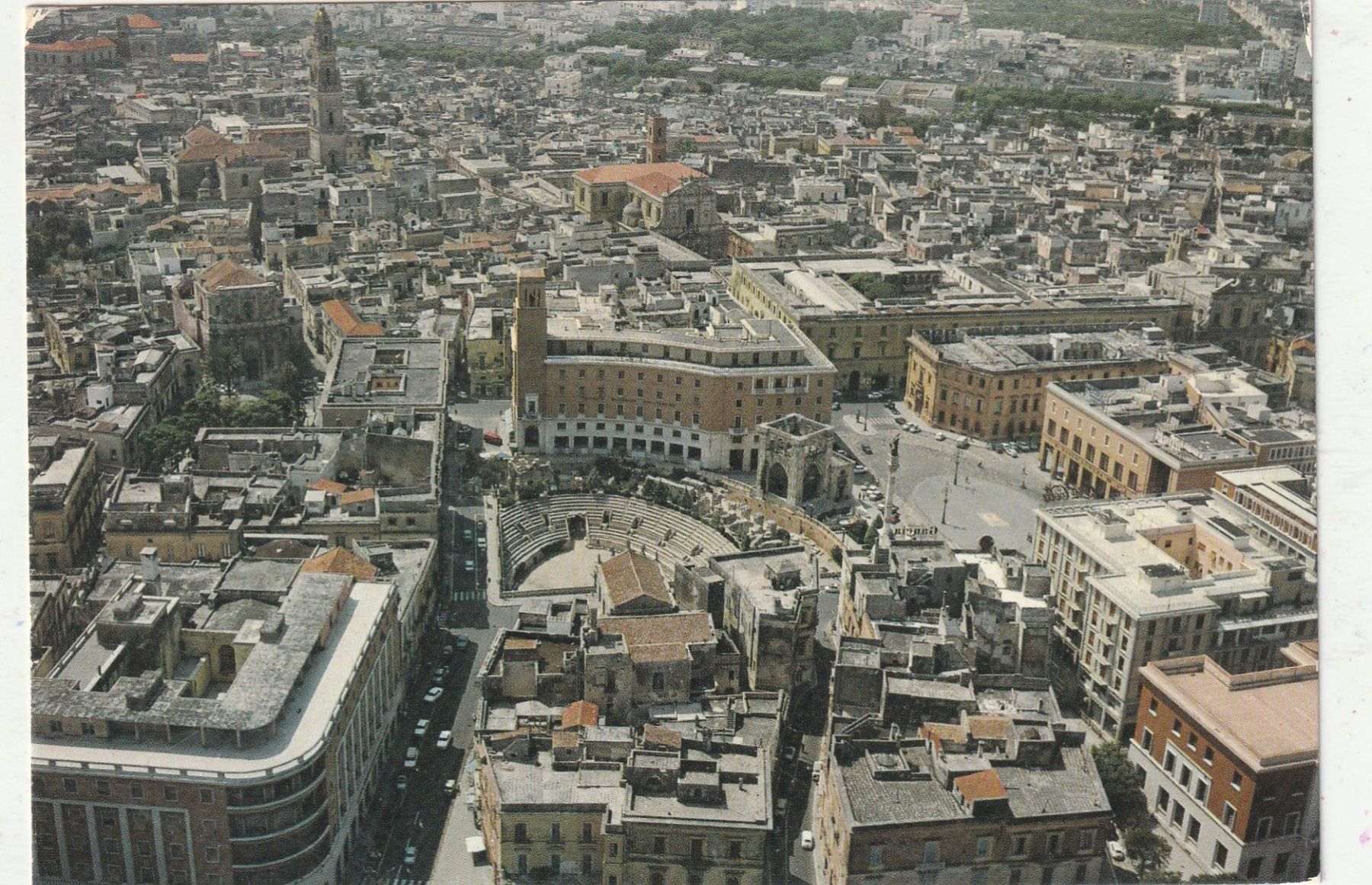 Cartoline postali: Lecce Flugaufnahme – Usato da Lumbrein venduto da made02