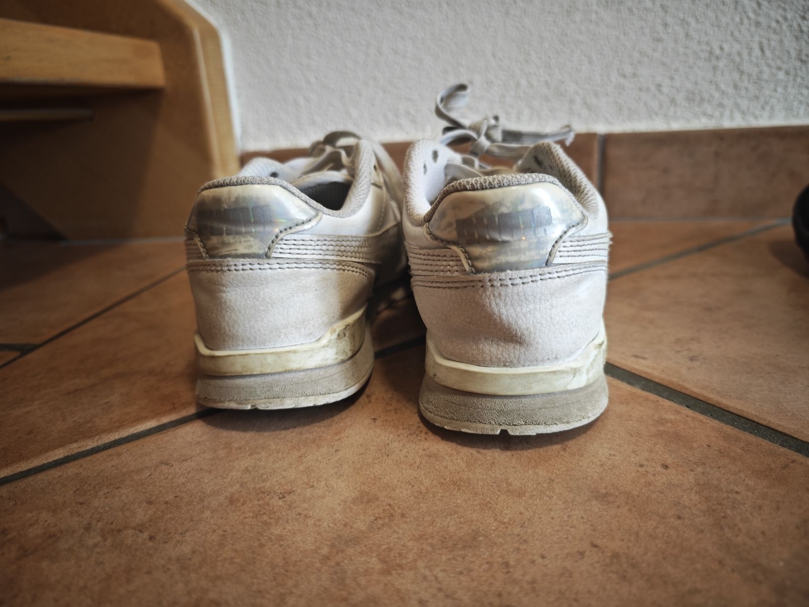 Scarpe per ragazze: Wanderschuhe und Turnschuhe Puma Gr. 36 – Usato da Bichelsee venduto da Raoul06 4