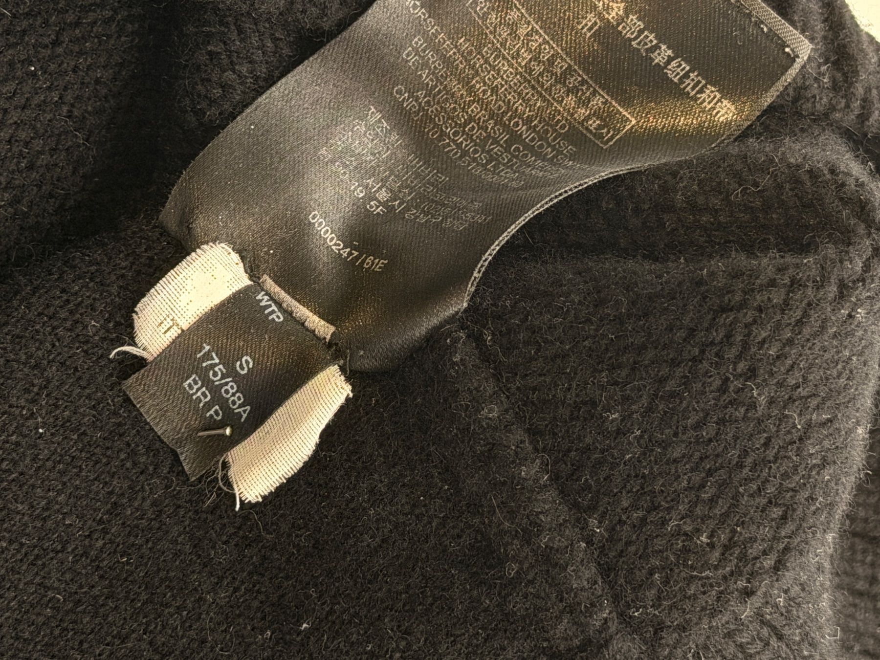 Burberry Pulls & Sweat-shirts: Unique Burberry Pullover schwarz Grösse S – D'occasion à Erlenbach ZH par Pocahoney 6