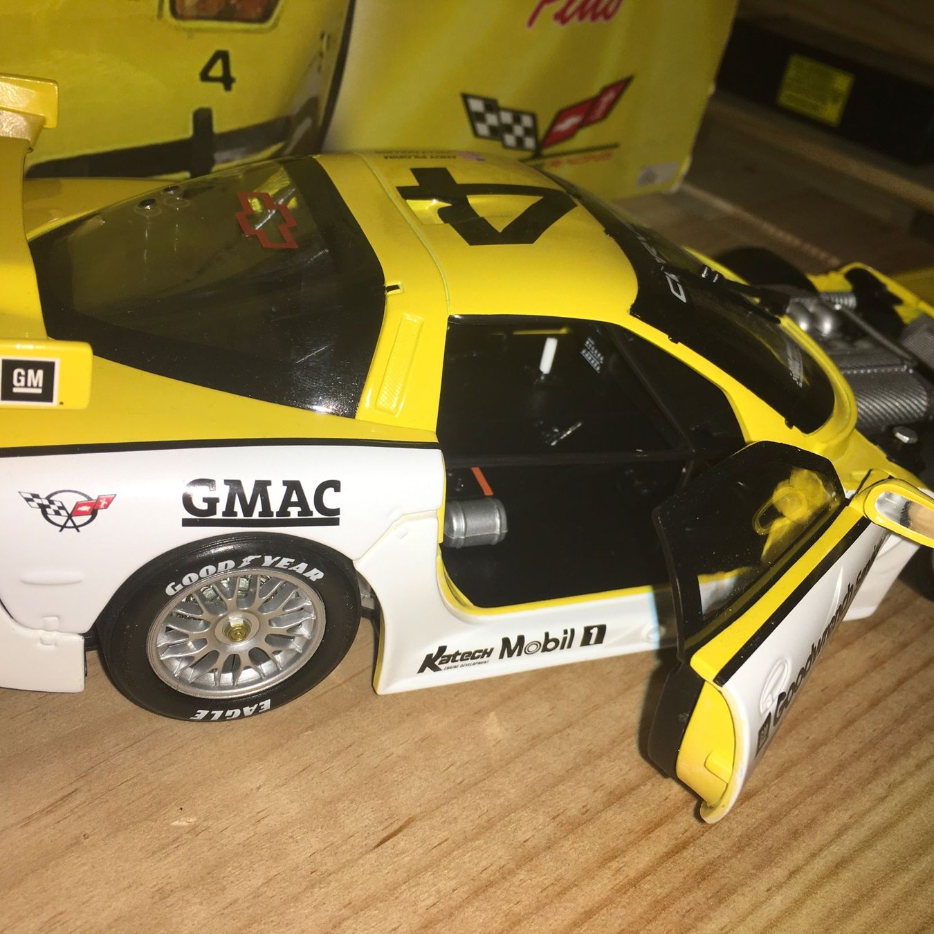 Chevrolet Modellini d'auto: Corvette C5-R GM Goodwrench Service Plus 1/18 – Usato da Wohlen AG venduto da PrivatSammlung 5