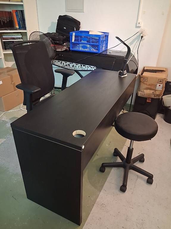Schreibtische: Bureau  – Gebraucht aus Gland von ren_lxf9 1