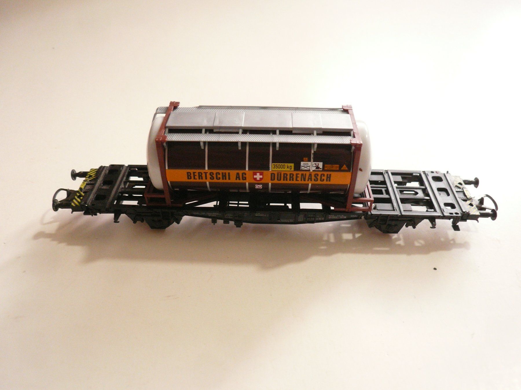 Modellini di ferrovie: RÖWA H0 DC RUNGENWAGEN MIT BÄRTSCHI CONTAINER – Usato da Pfaffnau venduto da nolff 3