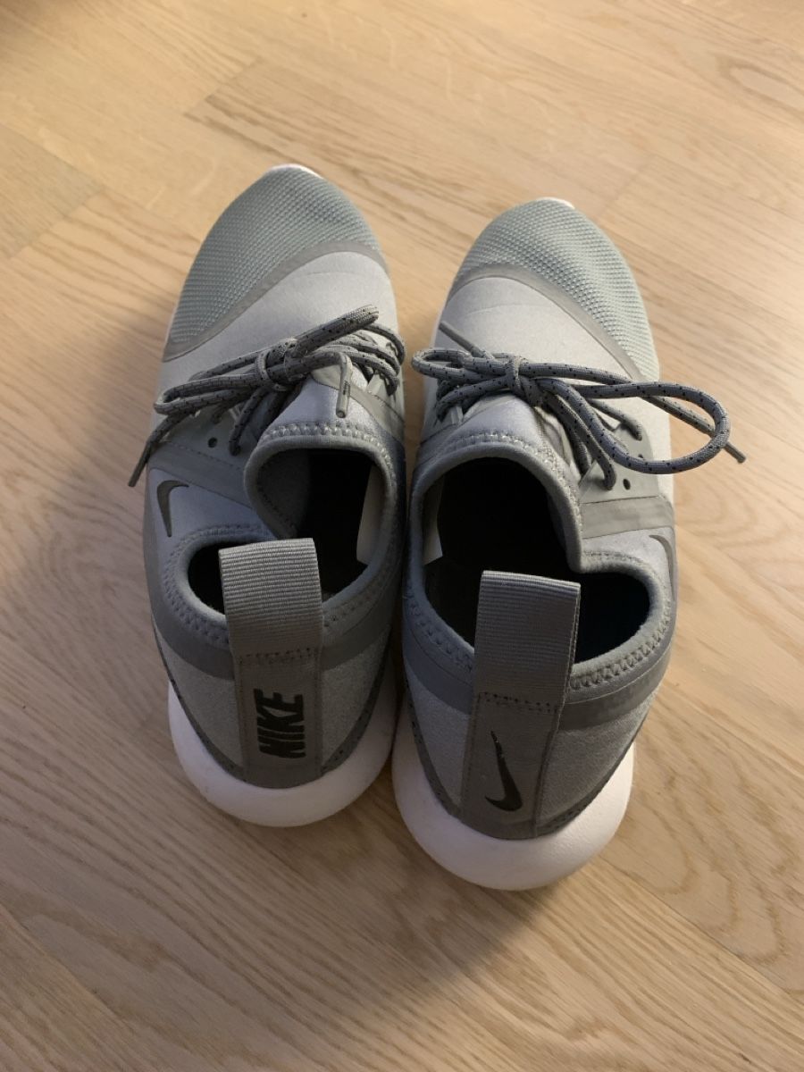 Nike Damenschuhe: Nike Damen Sportschuh 44 – Gebraucht aus St. Gallen von menchild 1