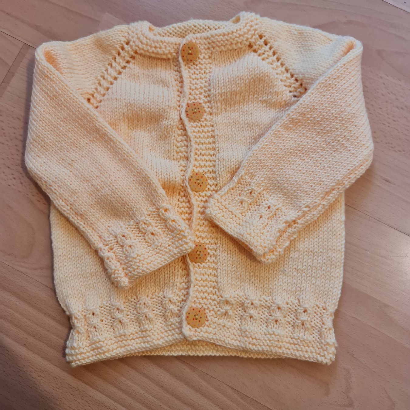 Lotti & Set di vestiti: Handgestricktes Babykleidungsset – Nuovo e nell'imballaggio originale da Grafstal venduto da sel_yil 1