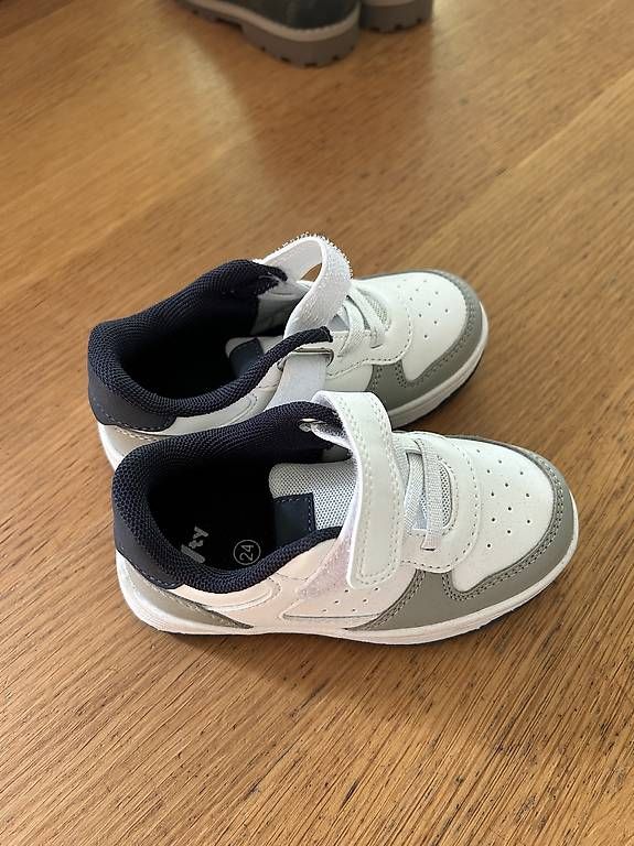 Scarpe per ragazzi: Schuhe Victory Grösse 24 – Usato da Seon venduto da Aberhallo3 2