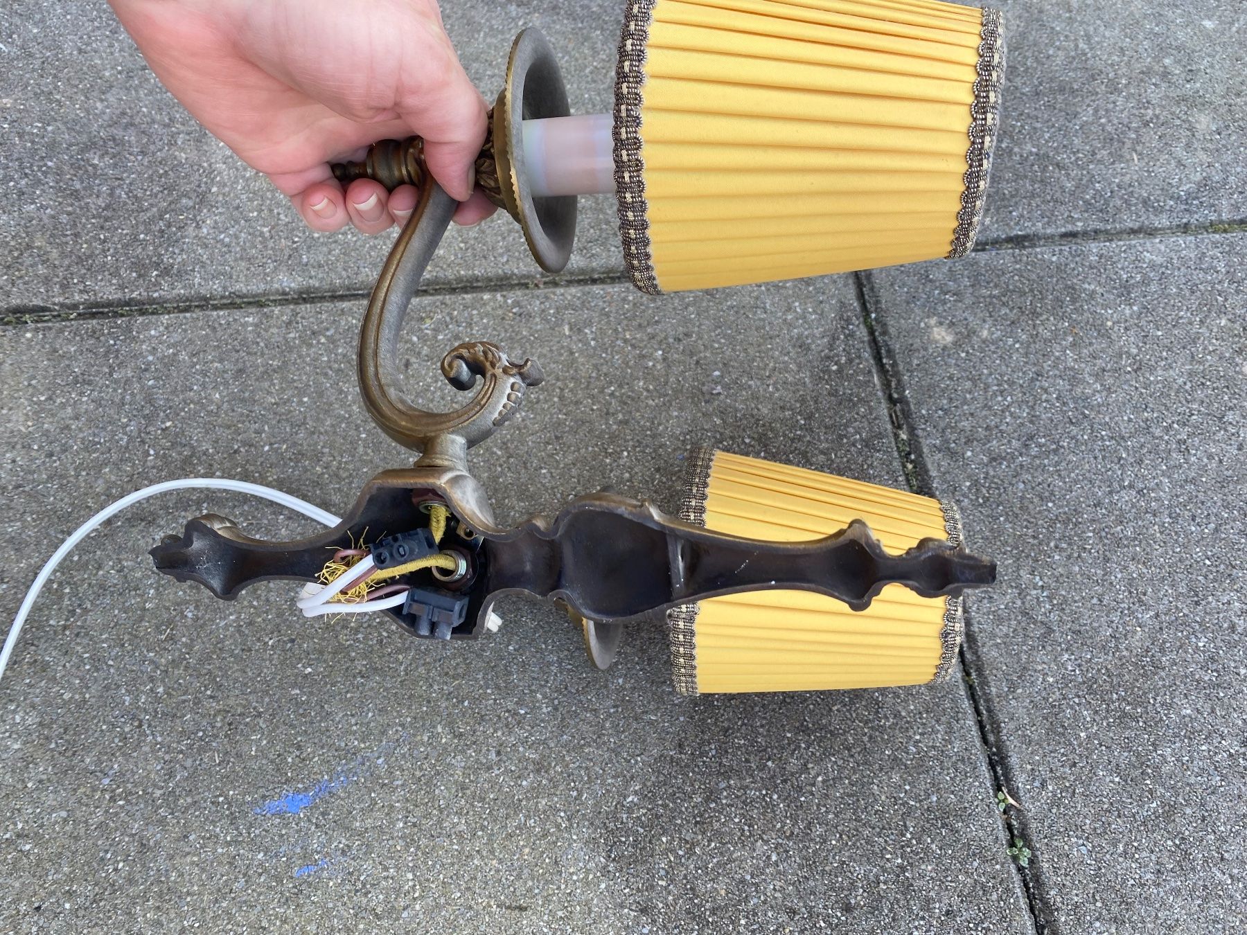Lampen: Alte Wandlampe Messing (zweiarmig) – Gebraucht aus Golaten von  6